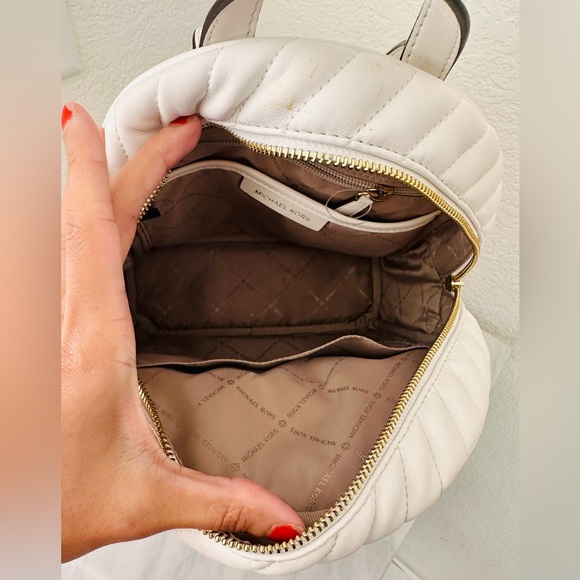 🛑SOLD🛑 Michael Kors Abbey Red/Pink Medium Quilted - Picture 7 of 9